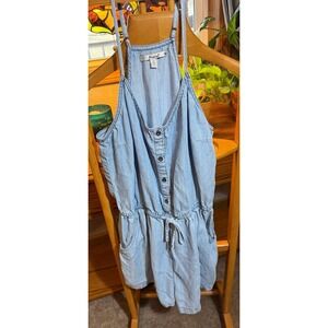 Women's lightweight chambray jumper.  Size Medium.  Summer one piece shortalls